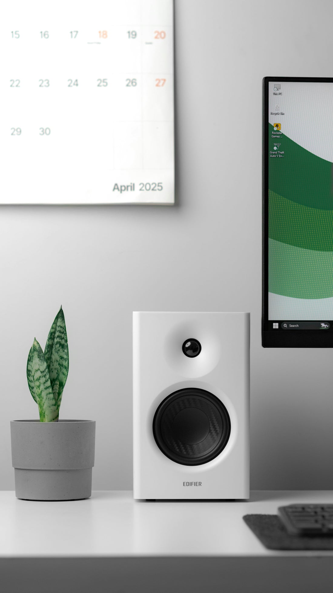 Must-Have Office Desk Accessories for a Professional Workspace - TrueDesk