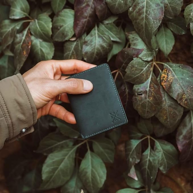 CLOUD Wallet Slim Minimalist — Magnetic Closure, Lightweight Design, Quick Access Pull Tab - Top Grain Leather Front Pocket Wallet (Green)