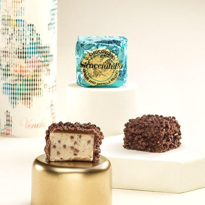 Venchi Chocoviar Stracciatella Chocolate 15-Piece Elegant Gift Box - Milk Chocolate Shell, Creamy Cocoa Nibs and Vanilla Beans Filling & Topped With Chocoviar Micro-pearls - Preservative & Gluten Free