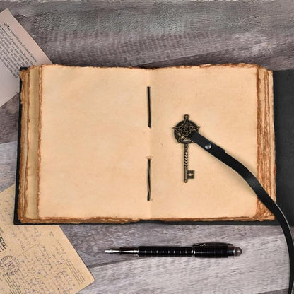 LEATHER VILLAGE Leather Bound Vintage Journal for Women & Men - 7"X5"(A7), Distressed Black, 200 Pages of Handmade Deckle Edges Watercolor Paper - Antique Lock Closure - Book of Shadow