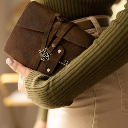 LEATHER VILLAGE Leather Bound Vintage Journal for Women & Men - 7"X5"(A7), Rustic Mocha Brown, 200 Pages of Handmade Deckle Edges Watercolor Paper - Antique Lock Closure - Book of Shadow