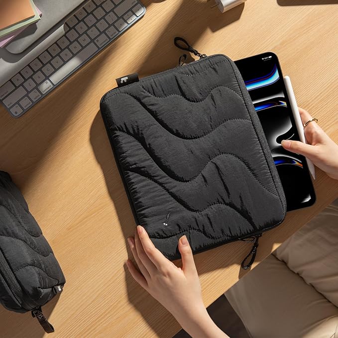 tomtoc 360 Protective Puffy Tablet Sleeve for 11-inch iPad Pro 2025 (M5/M4/(4th/3rd/2nd/1st Gen), 11-inch iPad Air (M3/M2 with Magic Keyboard/Smart Keyboard Folio, Quilted Soft Puffer iPad Case Bag